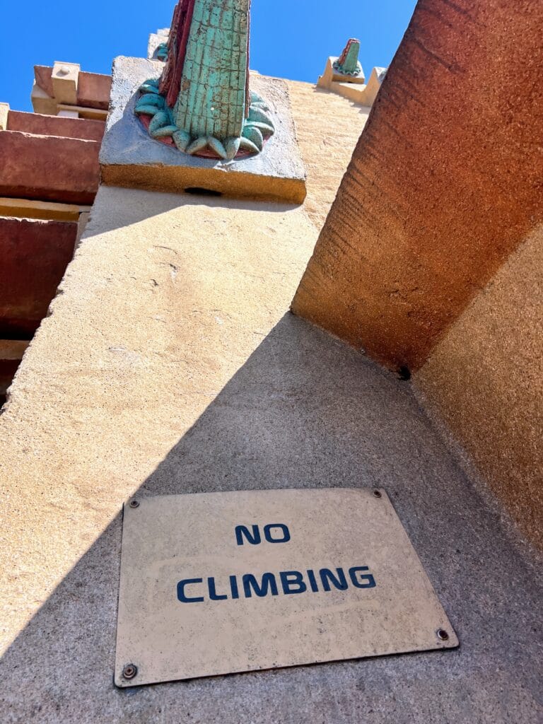 mexico no climbing sign