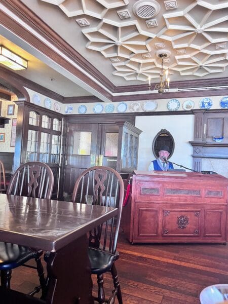 united kingdom rose and crown piano player