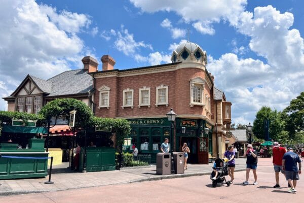 rose and crown beer garden