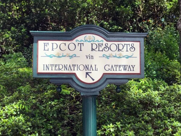 international gateway sign