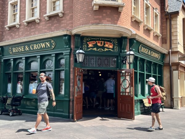 rose and crown pub united kingdom epcot