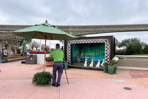 Festival of the Arts step in art photo op with photopass photographer