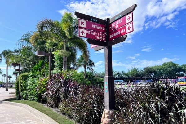 animal kingdom wayfinding sign
