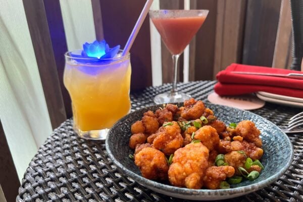 nomad lounge drink and food